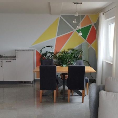 Aparthotel Dalmacija 프리블라카 외부 사진