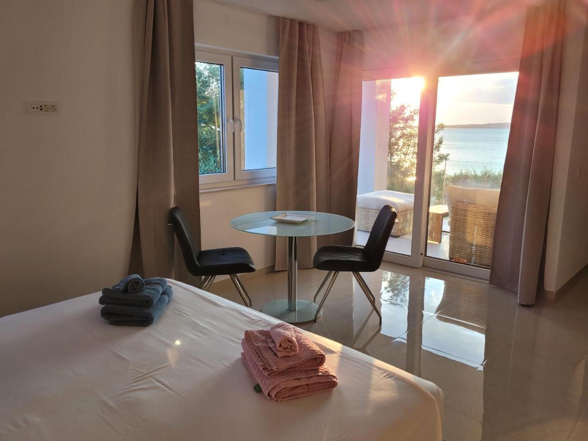 Aparthotel Dalmacija 프리블라카 외부 사진